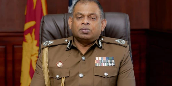 மாயமான முன்னாள் பொலிஸ்மா அதிபரை கைது செய்ய பொது மக்களின் உதவியை நாடும் பொலிஸார் !