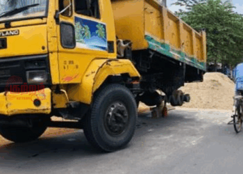 மணல் கடத்தலில் ஈடுபட்ட வாகனமொன்றை பொலிஸார் அதிரடியாக மடக்கிப்பிடிப்பு